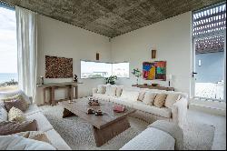 Elegant and Warm Residence with Sea Views on Punta Piedras