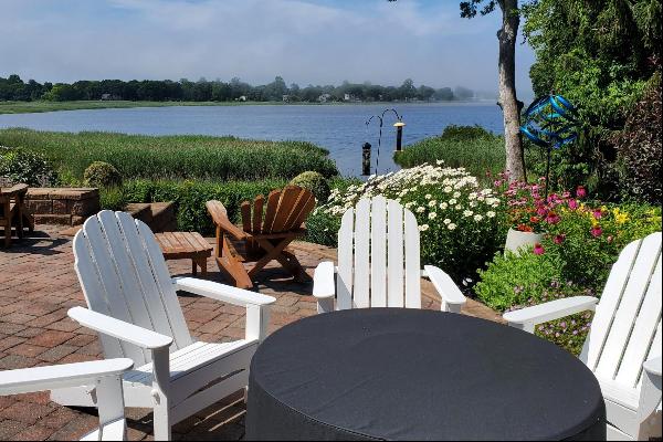 Waterfront, Beautifully Appointed Luxury Home on South Cove