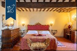 Hotel in historical building for sale in the heart of the Etruscan town of Cortona, in Tus