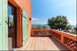 Turnkey renovated family house with a pool on the hills of Nice.