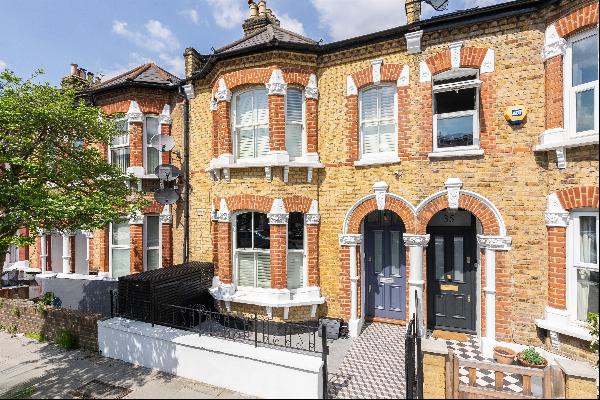 Located in a popular East Dulwich position and updated to a high specification throughout,