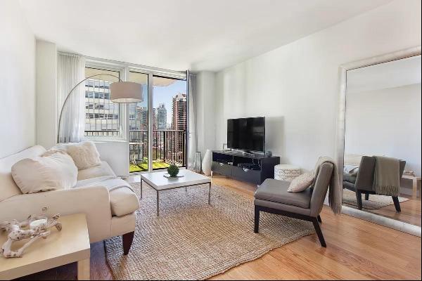<div><p>Fully Renovated to Perfection! This Gorgeous Corner 1 bedroom Condo apartment with