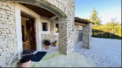 Magnificent dry stone property in the Luberon