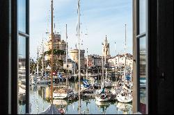 Pied-à-terre with view overlooking Old Harbor of La Rochelle