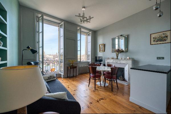 Pied-a-terre with view overlooking Old Harbor of La Rochelle