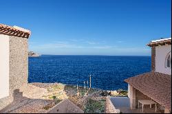 Seafront semi-detached house with a holiday rental license in Cala Rajada
