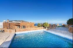 Seafront semi-detached house with a holiday rental license in Cala Rajada