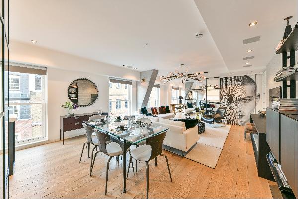Exquisite lateral three-bedroom apartment in Aldwych Chambers