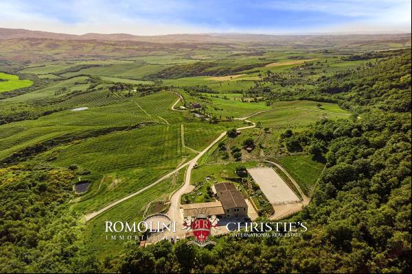 EQUESTRIAN ESTATE FOR SALE IN VALDORCIA, TUSCANY