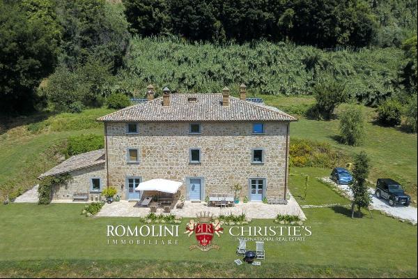 LUXURY VILLA FOR SALE IN ORVIETO, UMBRIA