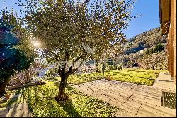 Villa with garden for sale in Lugano-Bioggio