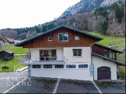 Thônes, 15 minutes from the ski resorts, house with stunning mountains views