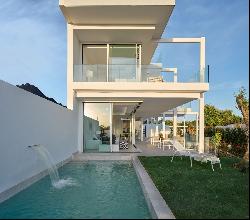 Modern, family-friendly villa with beautiful sea views