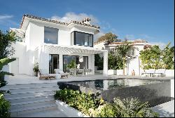 Villa in Nueva Andalucía in three styles: modern-Andalusian-Scandinavian