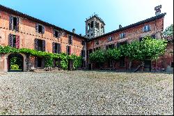 Historic villa with large park and swimming pool