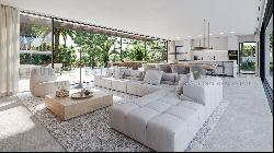 Modern, light-flooded new build villa in Nova Santa Ponsa