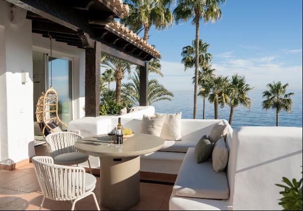 Bright beachfront duplex penthouse in a luxury residential complex in Estepona