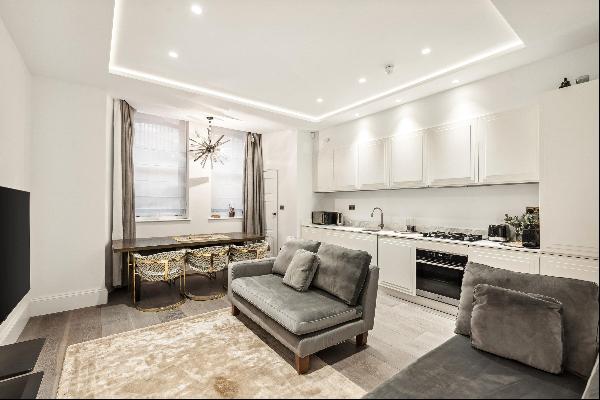A stunning lateral 2 bedroom apartment to rent in Notting Hill, W2.