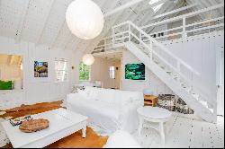 Ultra Chic Cottage in Wainscott South