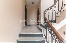 Second Floor Apartment in Westend