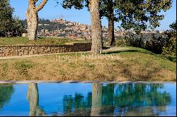 Enchanting Vineyard estate with panoramic views in Todi