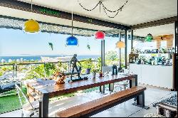 5 BEDROOM HOUSE IN GREEN POINT - PERFECT FOR LUXURY LIVING WITH STUNNING VIEWS.