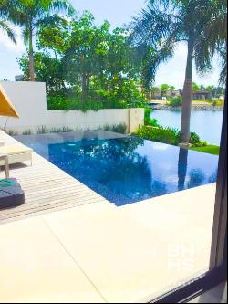 5603-House for Sale Puerto Cancun with Dock, Cancún 77500