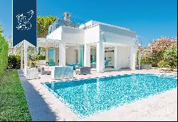 Elegant villa in a modern style, with a garden and pool for sale on Albarella Island