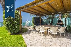 Seafront estate with a garden and a private pool for sale on Lazio's coast, between San Fe