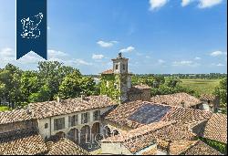 Majestic frescoed estate for sale in a stunning rural Lombard village on the outskirts of 