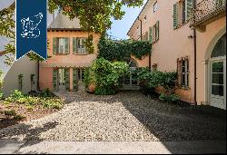 Prestigious historical building with an idyllic internal courtyard for sale in a quiet and