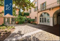 Prestigious historical building with an idyllic internal courtyard for sale in a quiet and