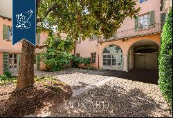 Prestigious historical building with an idyllic internal courtyard for sale in a quiet and
