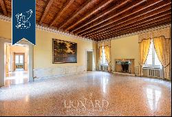 Prestigious historical building with an idyllic internal courtyard for sale in a quiet and