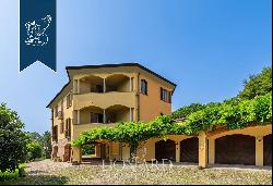 Stunning 850-sqm villa for sale in the wonderful Lambro Valley, in Brianza