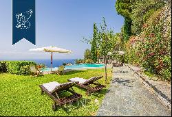 Stunning luxury villa with an infinity pool and a great view of Zoagli's sea for sale