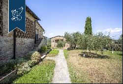 Elegant Tuscan resort with a pool, padel court and olive grove for sale in San Gimignano