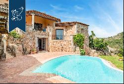 Lovely estate with a pool for sale in the heart of Costa Smeralda, at a stone's throw from