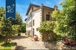 Exclusive panoramic relais with a big park and a vineyard for sale near Arezzo