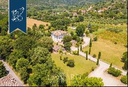 Exclusive panoramic relais with a big park and a vineyard for sale near Arezzo
