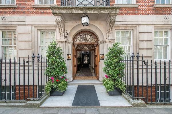 Rarely available four bedroom, four bathroom flat for sale in this stunning period buildin