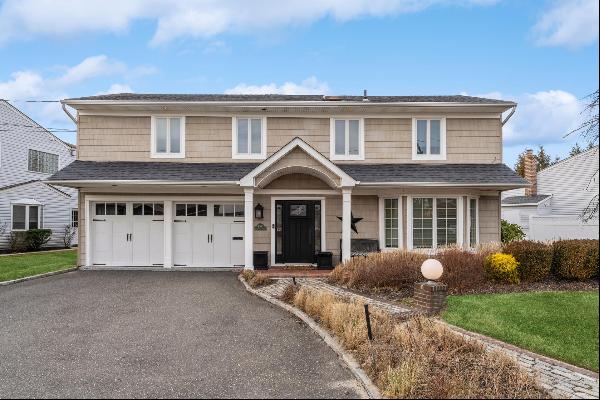 Welcome Home To 4000 Greentree Drive. A Beautiful 4/5 Bedroom Splanch On The Most Desirabl