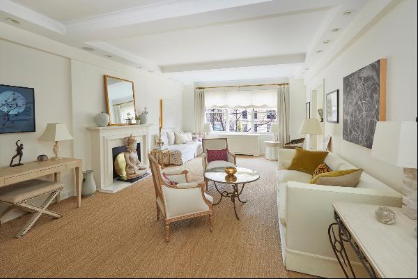 <p>Located on prestigious Park Avenue, this two bedroom, 2.5 bath apartment offers not jus