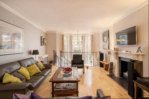 A three bedroom flat with a private garden in Chelsea, SW10