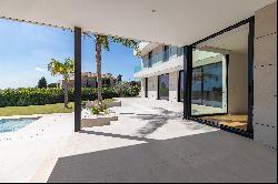 Contemporary design villa in a privilege spot