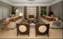 Sophisticated residence in La Piedad condominium.