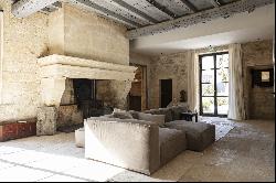 Exceptional 1100 sqm mansion renovated at the gateway to the Alpilles