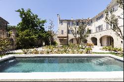 Exceptional 1100 sqm mansion renovated at the gateway to the Alpilles