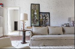 Exceptional 1100 sqm mansion renovated at the gateway to the Alpilles