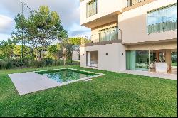 2 bedroom apartment with 526m2 garden and private pool overlooking Quinta da Marinha Golf